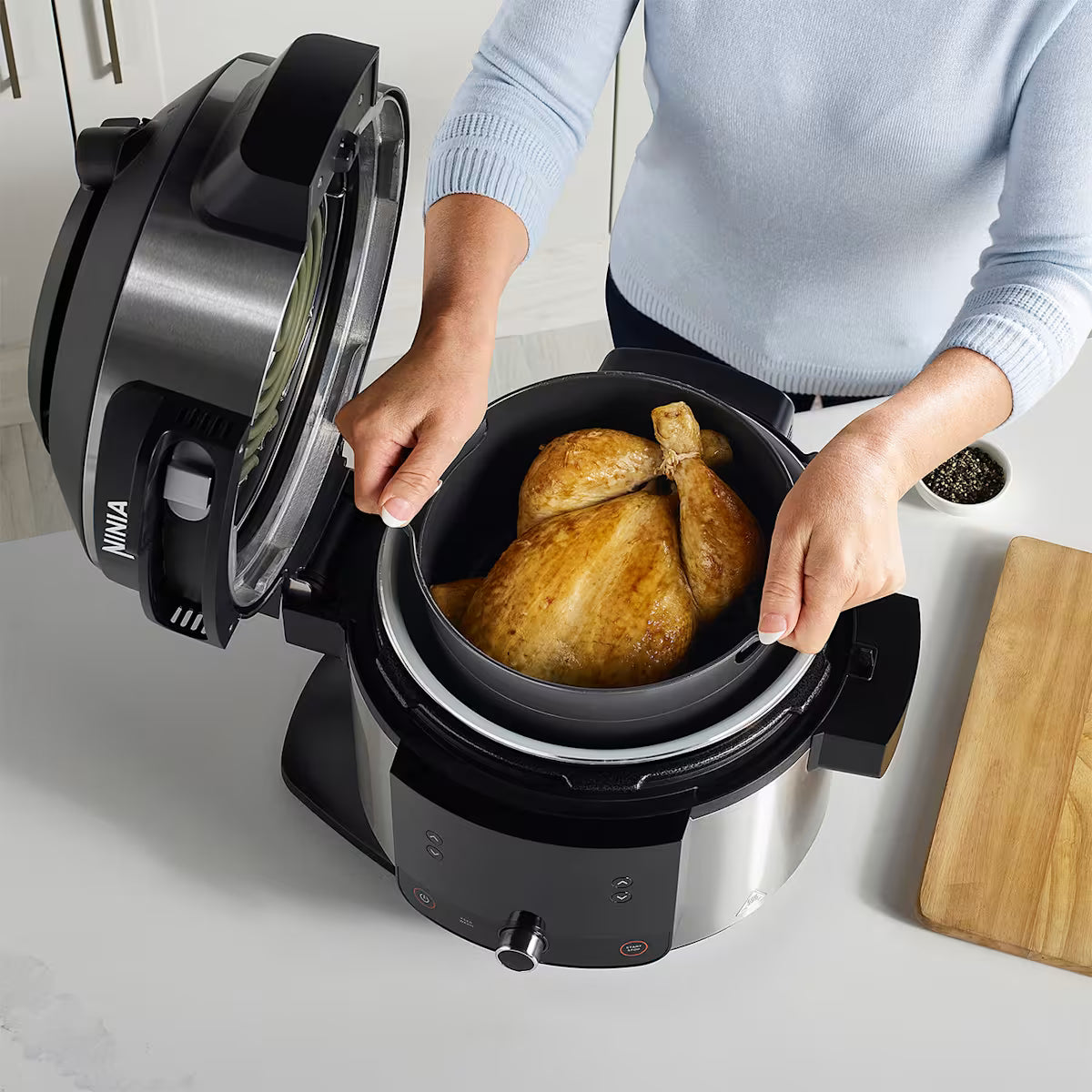 "Ninja Foodi 11-in-1 SmartLid 6L Multi-Cooker OL550UK & Accessories Exclusive Bundle