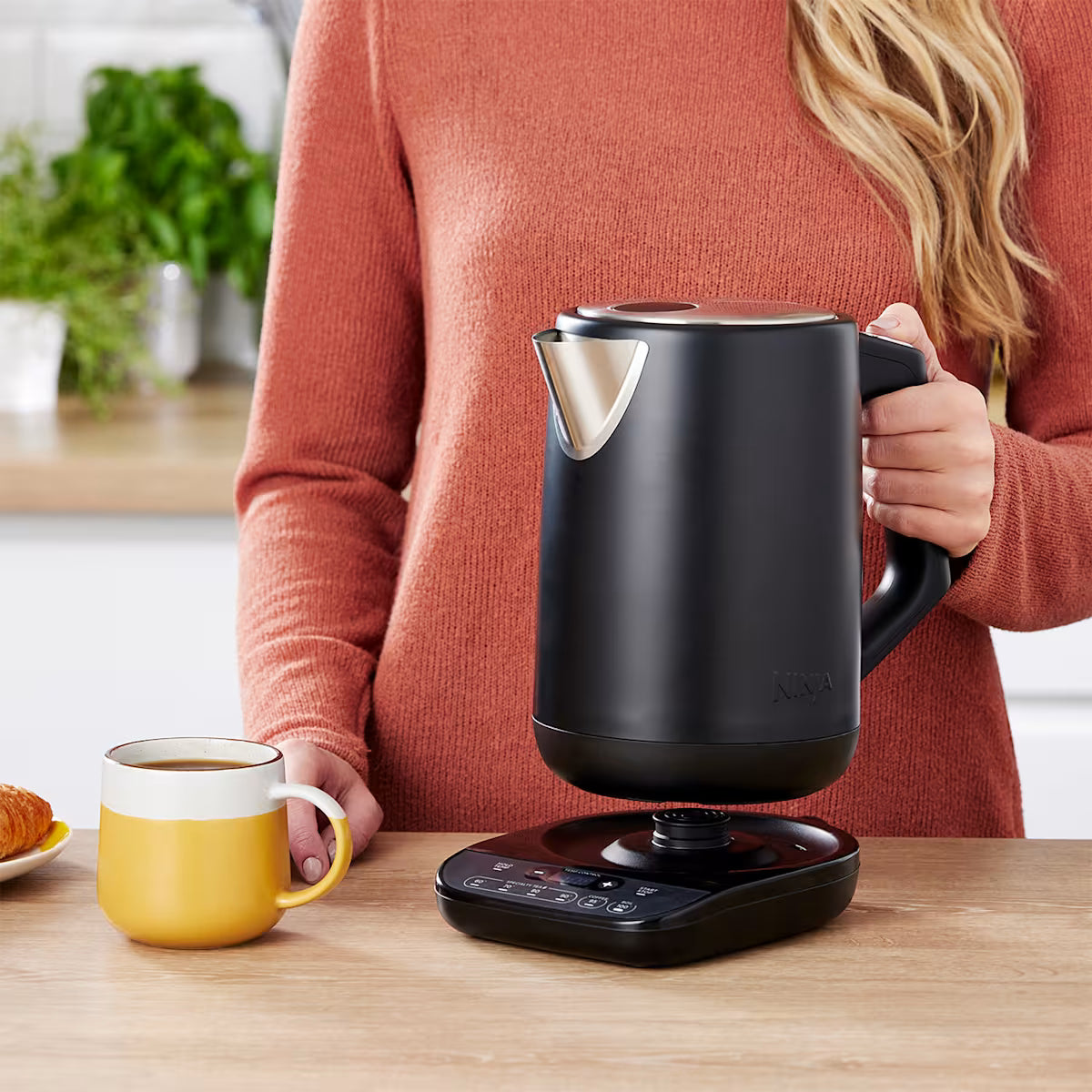 Ninja Black Perfect Temperature Kettle, Rapid Boil ¨C KT200UK